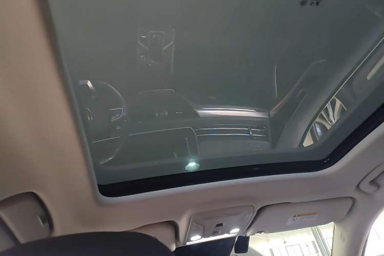 Used Hongqi HS5 2022 Facelifted Version 2.0T Smart Connect Flagship All-Wheel-Drive Edition Headliner