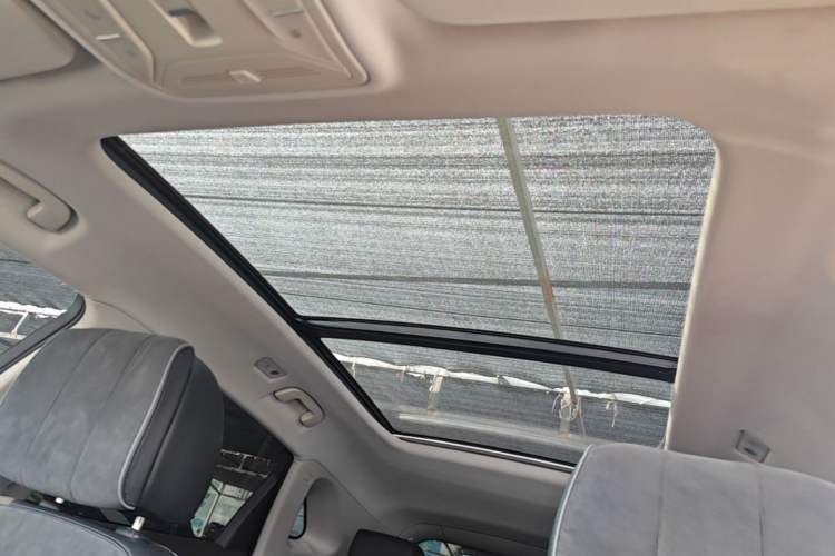 Used Hongqi HS5 2022 Facelifted Version 2.0T Smart Connect Flagship All-Wheel-Drive Edition Headliner
