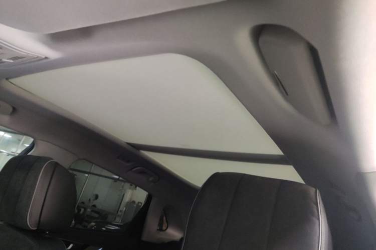 Used Hongqi HS5 2022 Facelifted Version 2.0T Smart Connect Flagship All-Wheel-Drive Edition Headliner