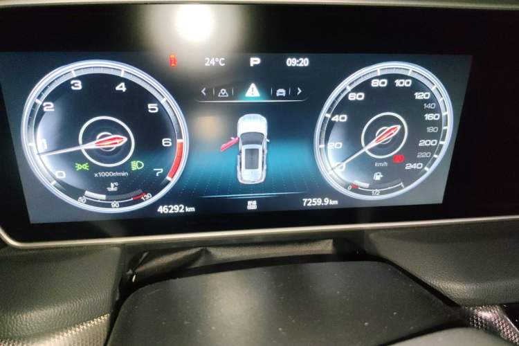 Used Hongqi HS5 2022 Facelifted Version 2.0T Smart Connect Flagship All-Wheel-Drive Edition Instrument Cluster