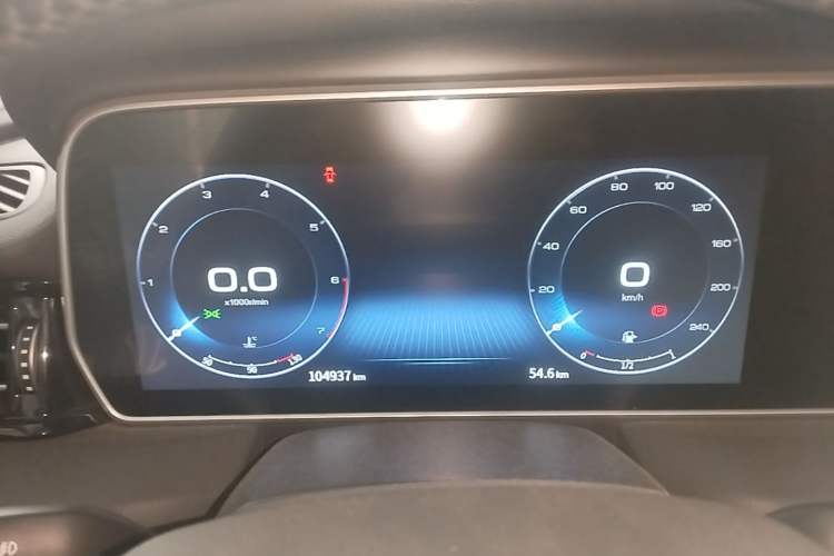 Used Hongqi HS5 2022 Facelifted Version 2.0T Smart Connect Flagship All-Wheel-Drive Edition Instrument Cluster