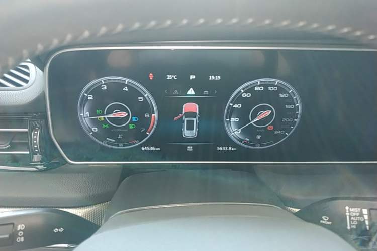Used Hongqi HS5 2022 Facelifted Version 2.0T Smart Connect Flagship All-Wheel-Drive Edition Instrument Cluster