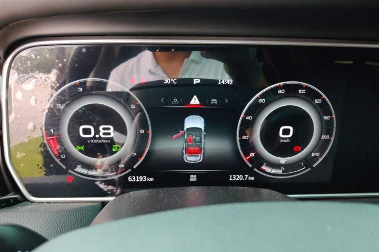 Used Hongqi HS5 2022 Facelifted Version 2.0T Smart Connect Flagship All-Wheel-Drive Edition Instrument Cluster