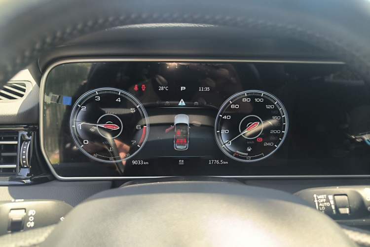 Used Hongqi HS5 2022 Revised Version 2.0T Smart Connect Flagship Edition Instrument Cluster