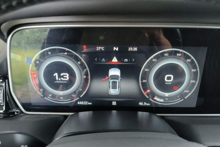 Used Hongqi HS5 2022 Facelifted Version 2.0T Smart Connect Flagship All-Wheel-Drive Edition Instrument Cluster