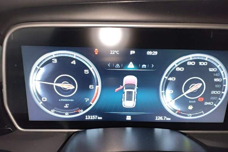 Used Hongqi HS5 2022 Facelifted Version 2.0T Smart Connect Flagship All-Wheel-Drive Edition Instrument Cluster