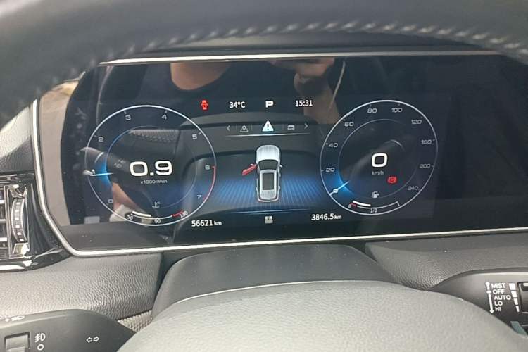 Used Hongqi HS5 2022 2.0T Smart Connect Flagship All-Wheel-Drive Version Instrument Cluster