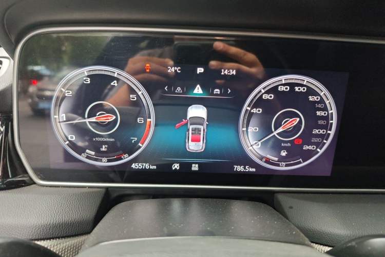 Used Hongqi HS5 2022 Facelifted Version 2.0T Smart Connect Flagship All-Wheel-Drive Edition Instrument Cluster