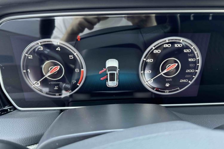 Used Hongqi HS5 2022 Facelifted Version 2.0T Smart Connect Flagship All-Wheel-Drive Edition Instrument Cluster