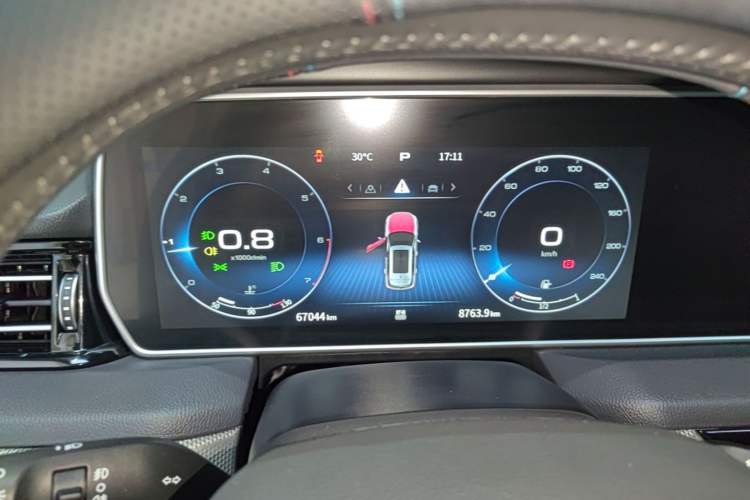 Used Hongqi HS5 2022 Facelifted Version 2.0T Smart Connect Flagship All-Wheel-Drive Edition Instrument Cluster