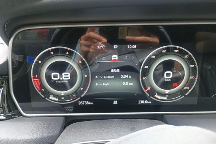 Used Hongqi HS5 2022 Facelifted Version 2.0T Smart Connect Flagship All-Wheel-Drive Edition Instrument Cluster
