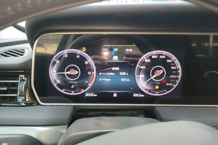 Used Hongqi HS5 2022 Facelifted Version 2.0T Smart Connect Flagship All-Wheel-Drive Edition Instrument Cluster