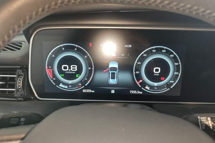 Used Hongqi HS5 2022 Facelifted Version 2.0T Smart Connect Flagship All-Wheel-Drive Edition Instrument Cluster