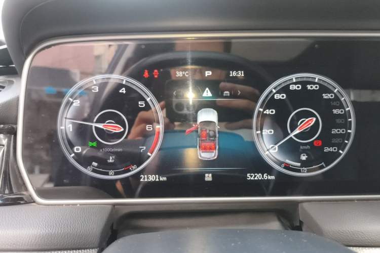 Used Hongqi HS5 2022 Revised Version 2.0T Smart Connect Flagship Edition Instrument Cluster