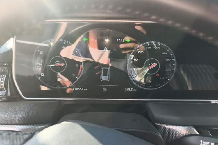 Used Hongqi HS5 2022 Facelifted Version 2.0T Smart Connect Flagship All-Wheel-Drive Edition Instrument Cluster