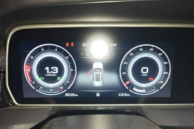 Used Hongqi HS5 2022 Facelifted Version 2.0T Smart Connect Flagship All-Wheel-Drive Edition Instrument Cluster