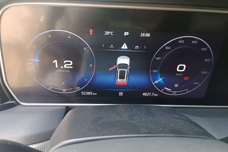 Used Hongqi HS5 2022 Facelifted Version 2.0T Smart Connect Flagship All-Wheel-Drive Edition Instrument Cluster