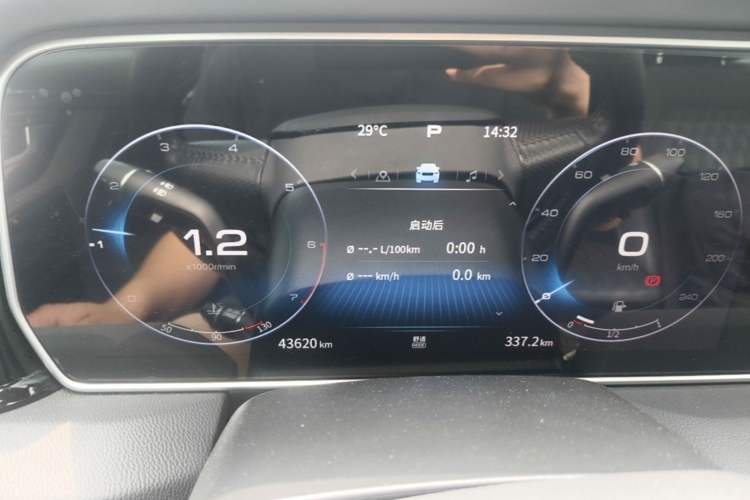 Used Hongqi HS5 2022 Revised Version 2.0T Smart Connect Flagship Edition Instrument Cluster