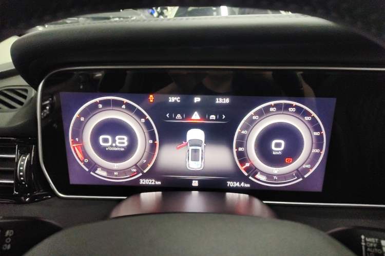 Used Hongqi HS5 2022 Revised Version 2.0T Smart Connect Flagship Edition Instrument Cluster