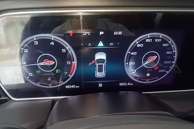 Used Hongqi HS5 2022 Revised Version 2.0T Smart Connect Flagship Edition Instrument Cluster