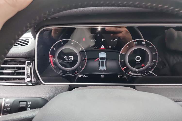 Used Hongqi HS5 2022 Revised Version 2.0T Smart Connect Flagship Edition Instrument Cluster