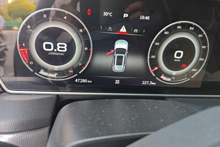 Used Hongqi HS5 2022 Facelifted Version 2.0T Smart Connect Flagship All-Wheel-Drive Edition Instrument Cluster
