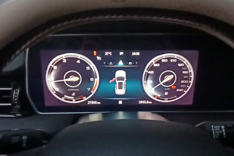 Used Hongqi HS5 2022 Facelifted Version 2.0T Smart Connect Flagship All-Wheel-Drive Edition Instrument Cluster