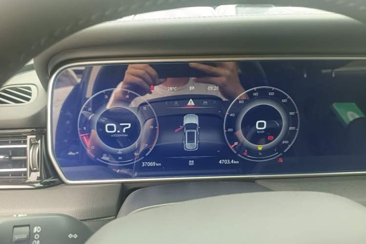 Used Hongqi HS5 2022 Revised Version 2.0T Smart Connect Flagship Edition Instrument Cluster