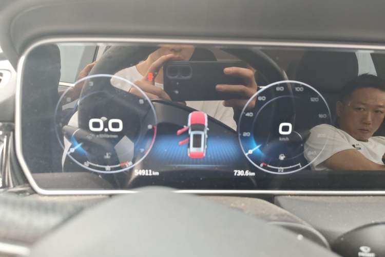 Used Hongqi HS5 2022 Revised Version 2.0T Smart Connect Flagship Edition Instrument Cluster