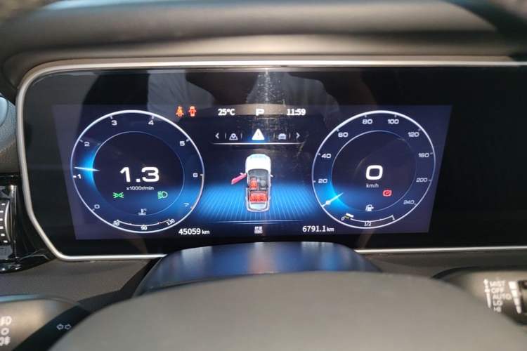 Used Hongqi HS5 2022 Facelifted Version 2.0T Smart Connect Flagship All-Wheel-Drive Edition Instrument Cluster