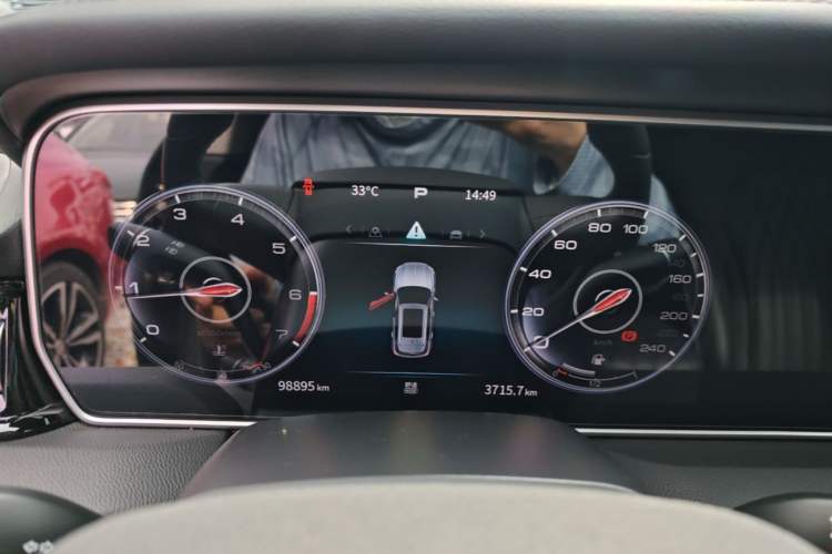 Used Hongqi HS5 2022 Facelifted Version 2.0T Smart Connect Flagship All-Wheel-Drive Edition Instrument Cluster