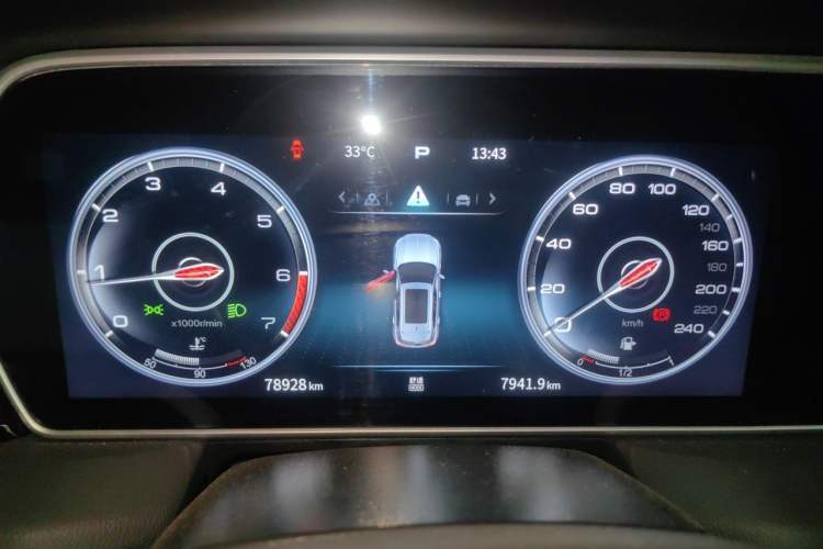 Used Hongqi HS5 2022 Facelifted Version 2.0T Smart Connect Flagship All-Wheel-Drive Edition Instrument Cluster