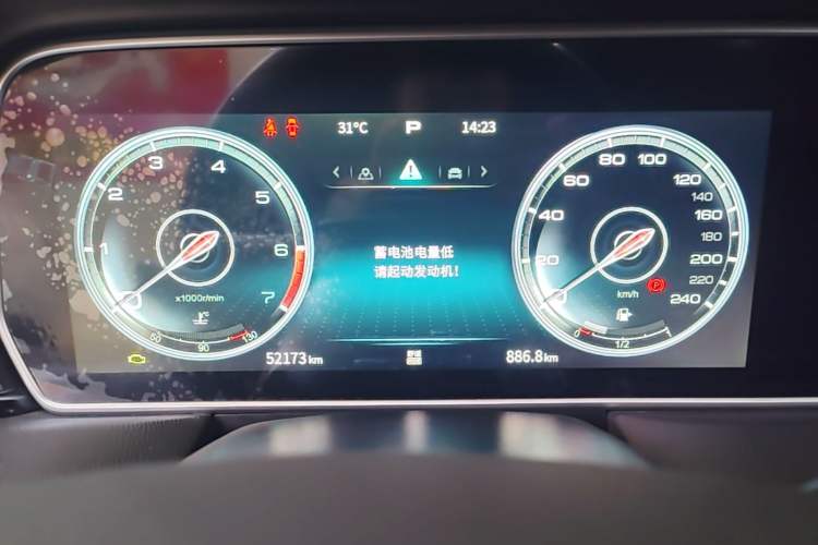 Used Hongqi HS5 2022 Facelifted Version 2.0T Smart Connect Flagship All-Wheel-Drive Edition Instrument Cluster