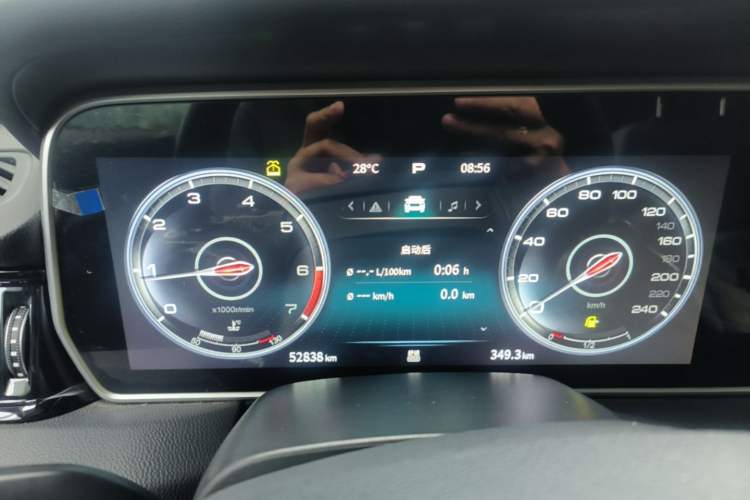 Used Hongqi HS5 2022 Facelifted Version 2.0T Smart Connect Flagship All-Wheel-Drive Edition Instrument Cluster