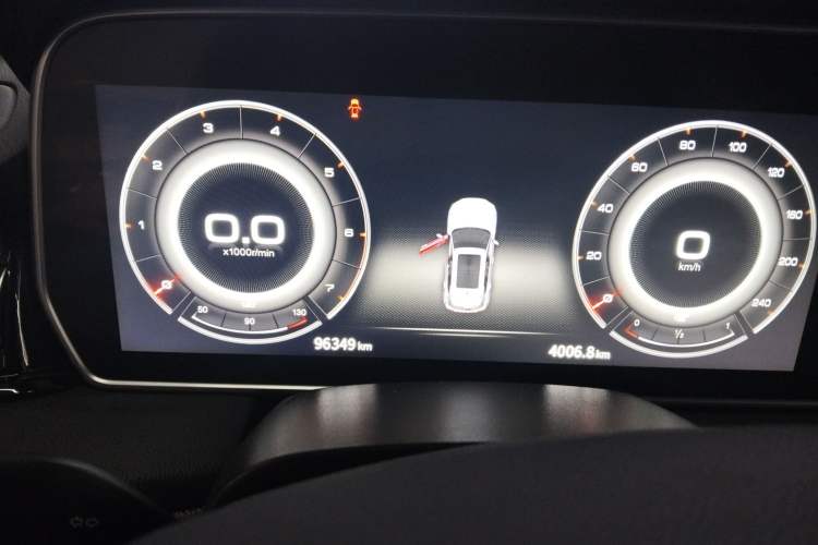 Used Hongqi HS5 2022 Facelifted Version 2.0T Smart Connect Flagship All-Wheel-Drive Edition Instrument Cluster