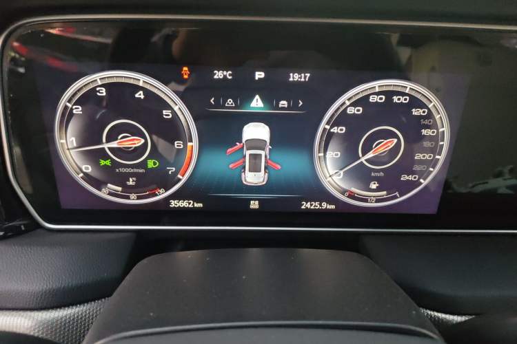 Used Hongqi HS5 2022 Facelifted Version 2.0T Smart Connect Flagship All-Wheel-Drive Edition Instrument Cluster