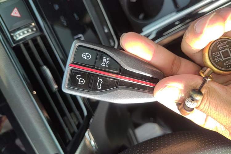 Used Hongqi HS5 2022 Facelifted Version 2.0T Smart Connect Flagship All-Wheel-Drive Edition Interior 1