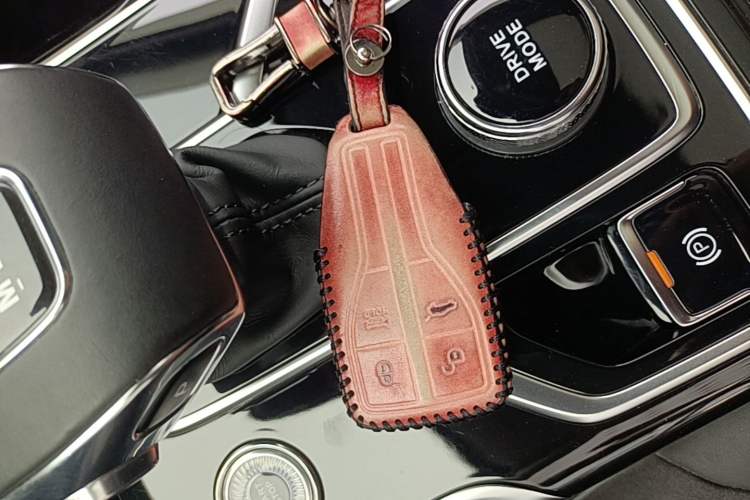 Used Hongqi HS5 2022 2.0T Smart Connect Flagship Edition Interior 1
