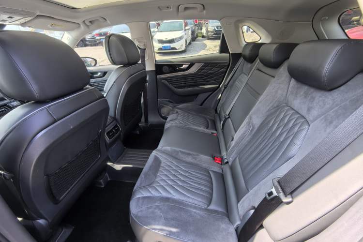Used Hongqi HS5 2022 2.0T Smart Connect Flagship All-Wheel-Drive Version Interior 3