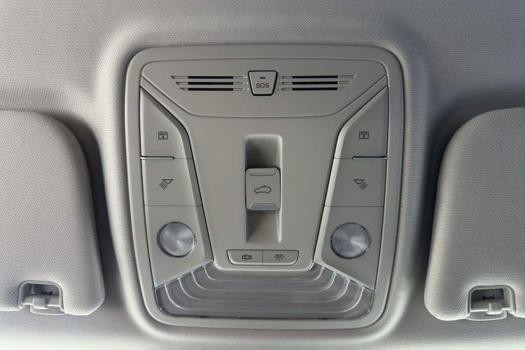 Used Hongqi HS5 2022 2.0T Smart Connect Flagship Edition Interior 4