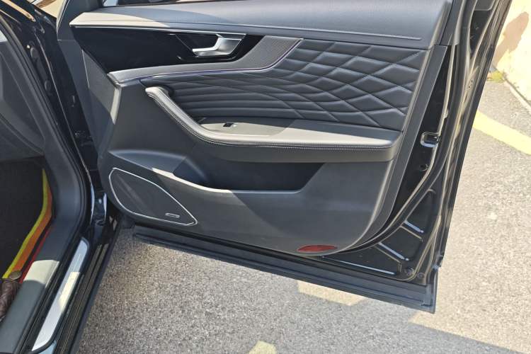 Used Hongqi HS5 2022 Revised Version 2.0T Smart Connect Flagship Edition Interior 5