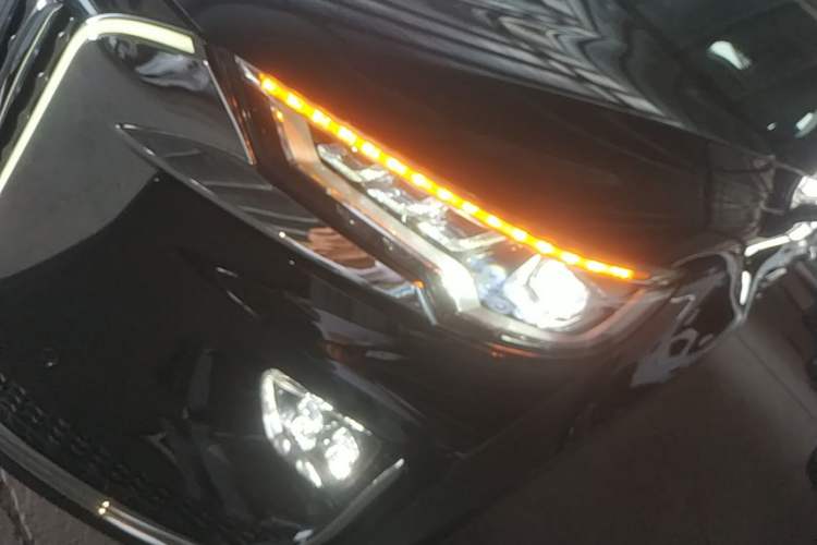 Used Hongqi HS5 2022 Revised Version 2.0T Smart Connect Flagship Edition Left Front Headlight