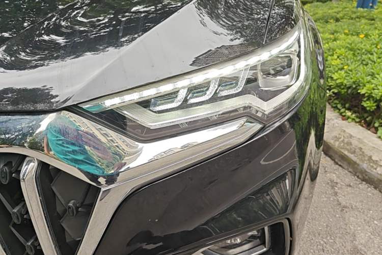 Used Hongqi HS5 2022 Revised Version 2.0T Smart Connect Flagship Edition Left Front Headlight