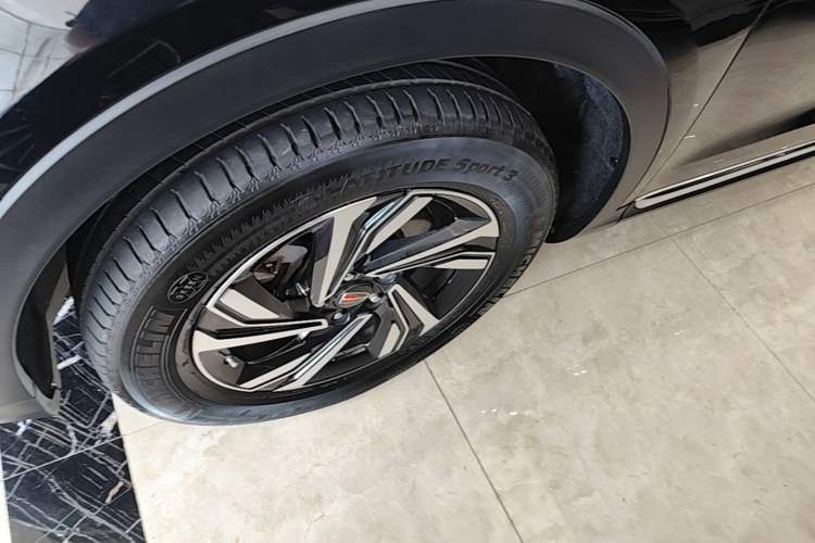 Used Hongqi HS5 2022 Revised Version 2.0T Smart Connect Flagship Edition Left Front Wheel Hub