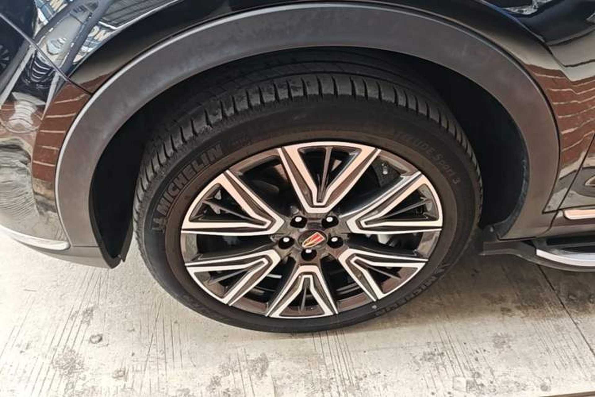Used Hongqi HS5 2022 Facelifted Version 2.0T Smart Connect Flagship All-Wheel-Drive Edition Left Front Wheel Hub