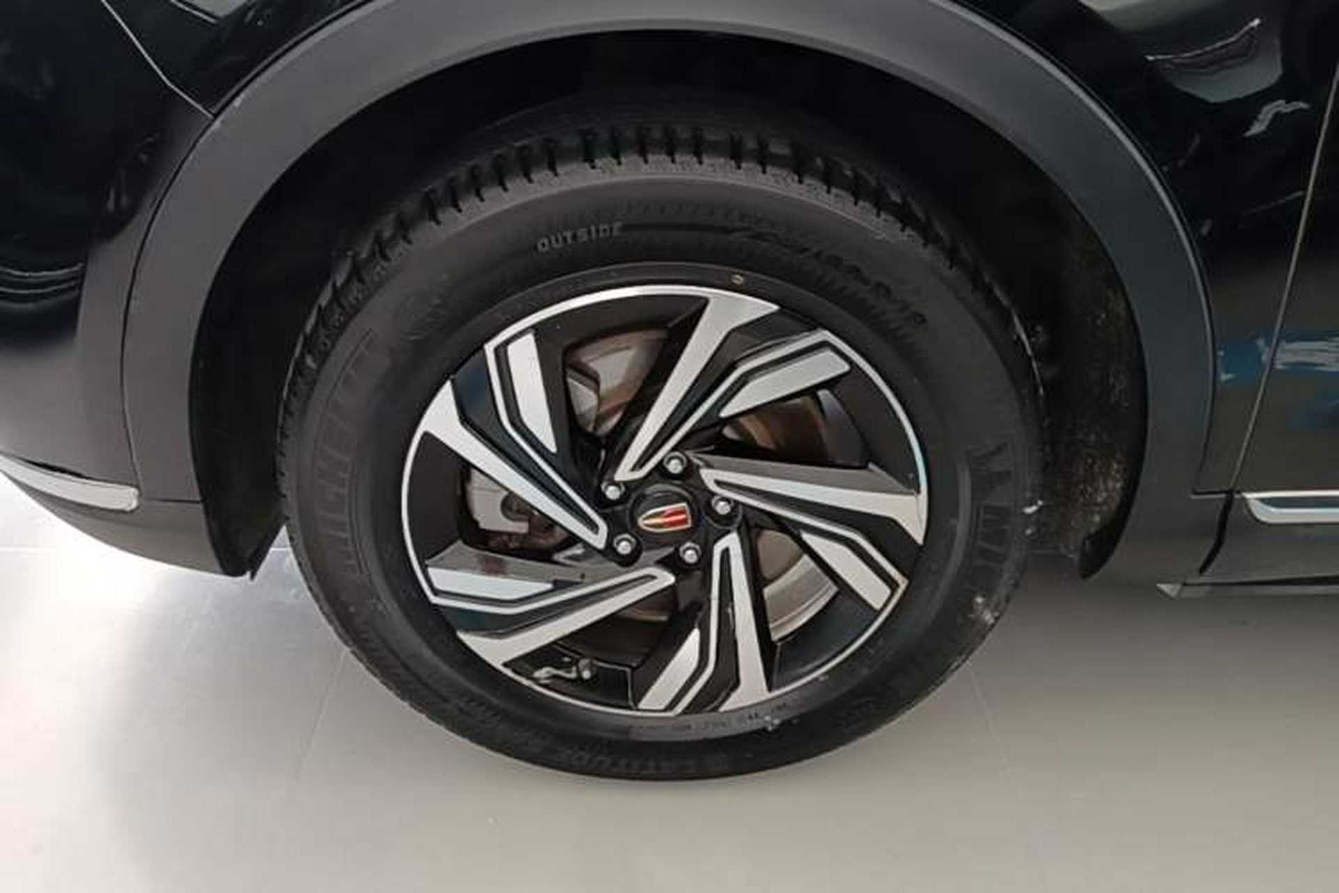 Used Hongqi HS5 2022 Revised Version 2.0T Smart Connect Flagship Edition Left Front Wheel Hub