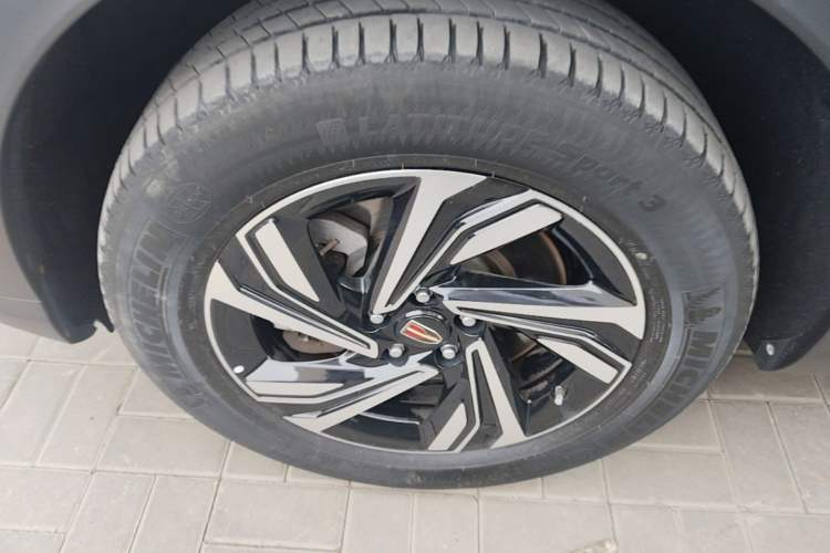 Used Hongqi HS5 2022 2.0T Smart Connect Flagship Edition Left Front Wheel Hub