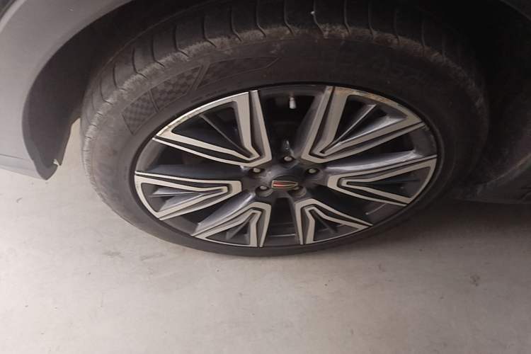 Used Hongqi HS5 2022 Facelifted Version 2.0T Smart Connect Flagship All-Wheel-Drive Edition Left Front Wheel Hub