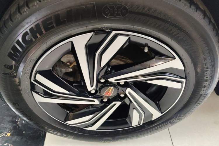 Used Hongqi HS5 2022 Revised Version 2.0T Smart Connect Flagship Edition Left Front Wheel Hub