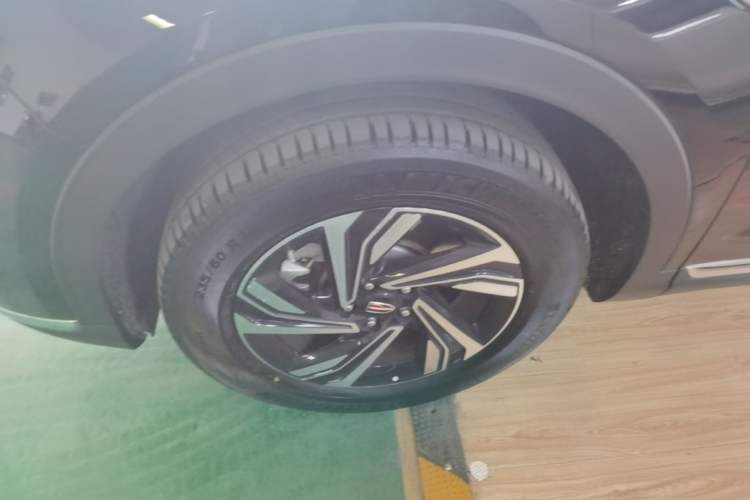 Used Hongqi HS5 2022 Revised Version 2.0T Smart Connect Flagship Edition Left Front Wheel Hub